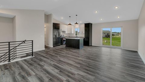 1013 26th Street Loop N