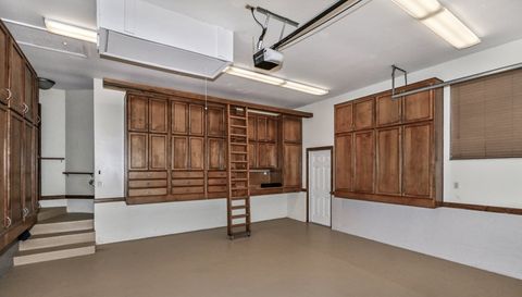 5184 S Riverview Cir