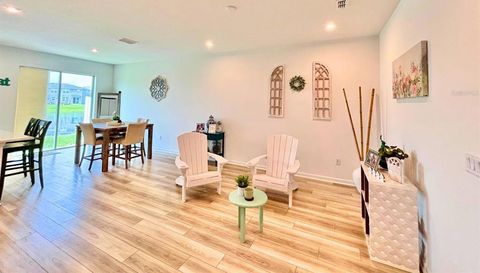 1005 SPRING PALMS LOOP