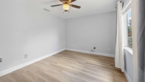 2419 Roxbury Cir
