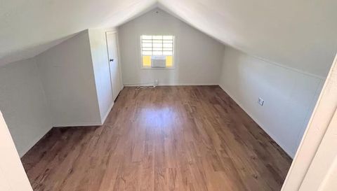215 N Buena Vista Dr