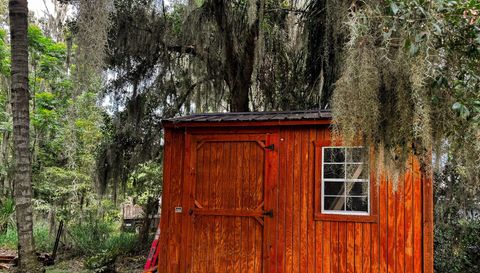 46 Palm Dr