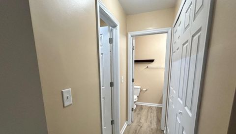 312 Robyns Glen Cir