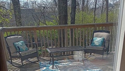 2210 S Laurelwood Cir