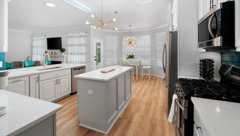 807 Clarence Bohls LN