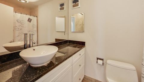 5733 N Sheridan Road