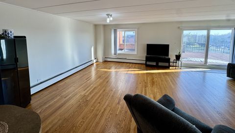 18 E Old Willow Road