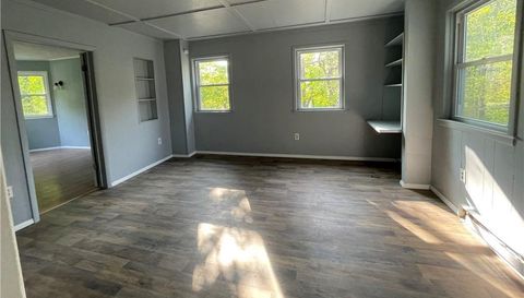 12 Woodland Ave
