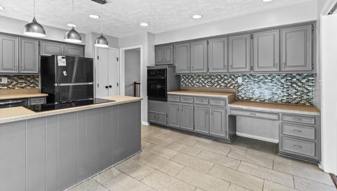 272 Canterbury Dr