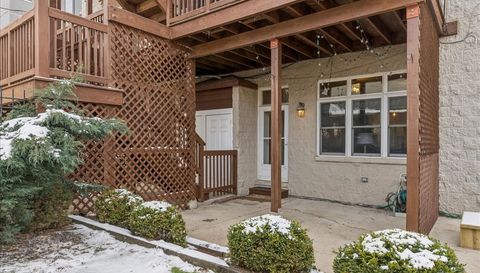 1617 N Oakley Avenue