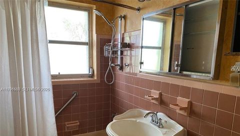 516 Ne 28th Dr