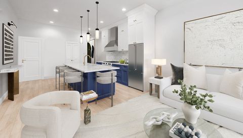 2923 N Southport Avenue