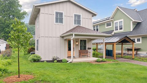 129 Chicago Avenue N