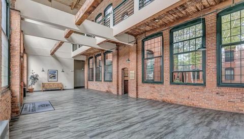 25 Grand St