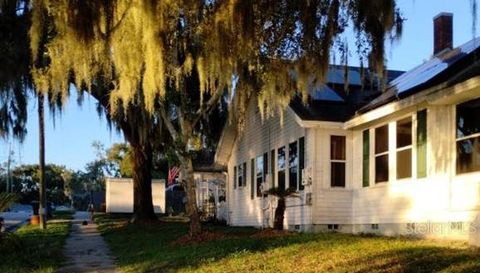 305 LAKESIDE AVENUE