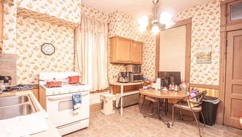 2545 N Monticello Avenue