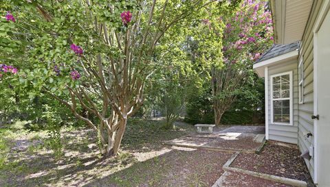 4902 Heritage Woods Ct