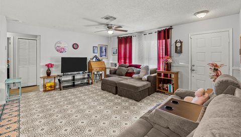 949 SE Breakwater Ave