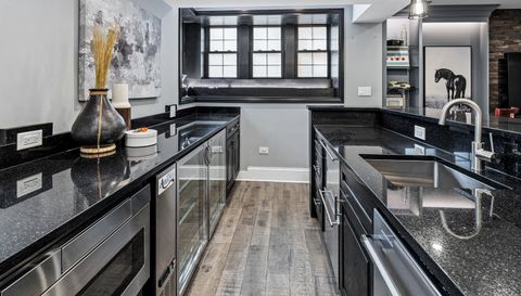 2712 W Sunnyside Avenue