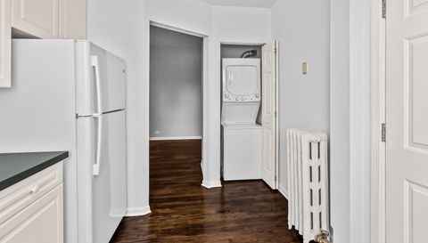 845 W Belle Plaine Avenue