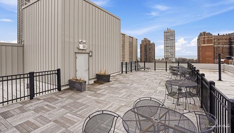 3900 N Pine Grove Avenue