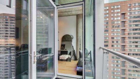 600 N Fairbanks Court