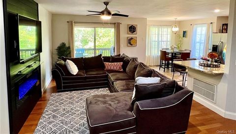 150 Delafield Ln