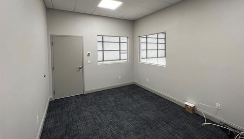85 Hangar Way