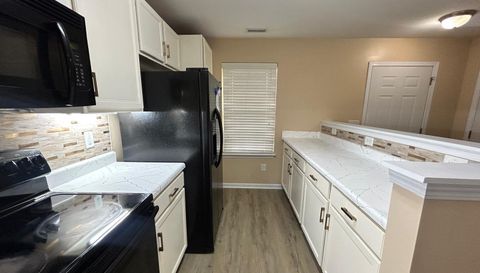 312 Robyns Glen Cir