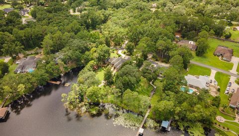 996 NW SCENIC LAKE DRIVE