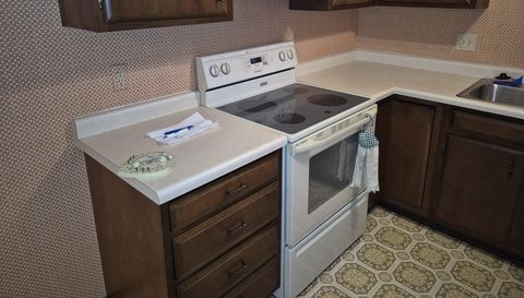 910 Camellia Dr APT 11