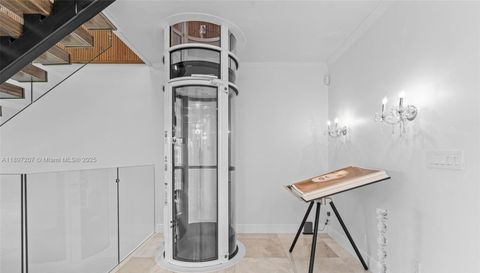 6124 Paradise Point Dr