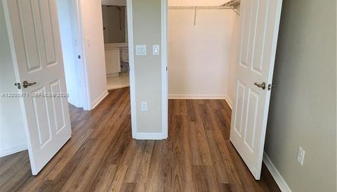 3600 Oaks Clubhouse Dr