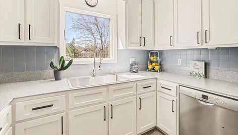 6611 Crooked Creek