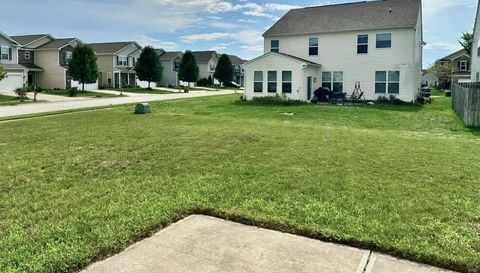 1935 Lakecrest Dr