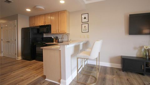 215 W COLLEGE AVENUE