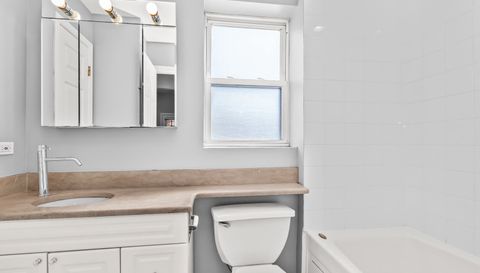 845 W Belle Plaine Avenue