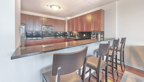 1600 S Prairie Avenue