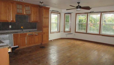 7608 - 10 S Phillips Avenue