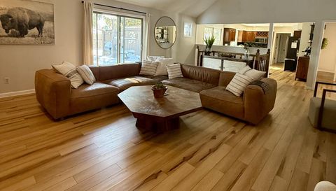 4335 W Hunters Ridge Ln