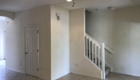 141 E Thatch Palm Cir