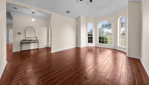 320 Woodland Oaks TRL