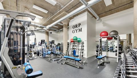 758 N Larrabee Street