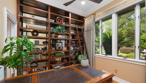 996 NW SCENIC LAKE DRIVE