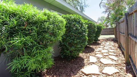 25 HARBOR WOODS CIRCLE