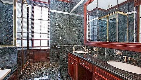 10 E 62nd St