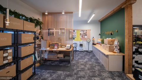 223 Broadway Avenue N