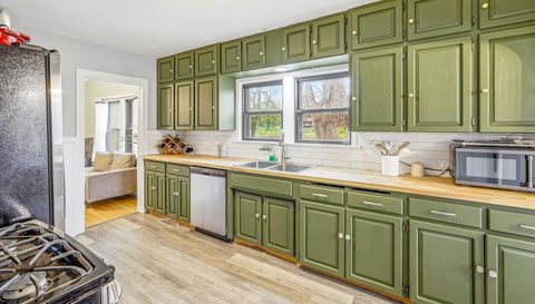 2533 Snelling Curve