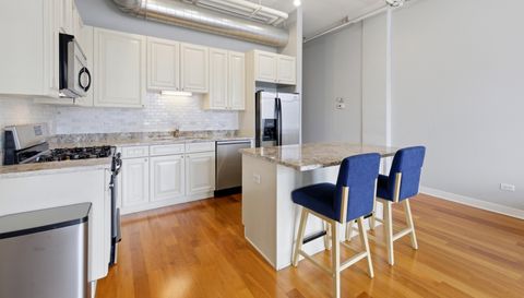 740 W Fulton St