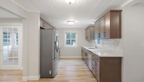 2454 221st Avenue NE